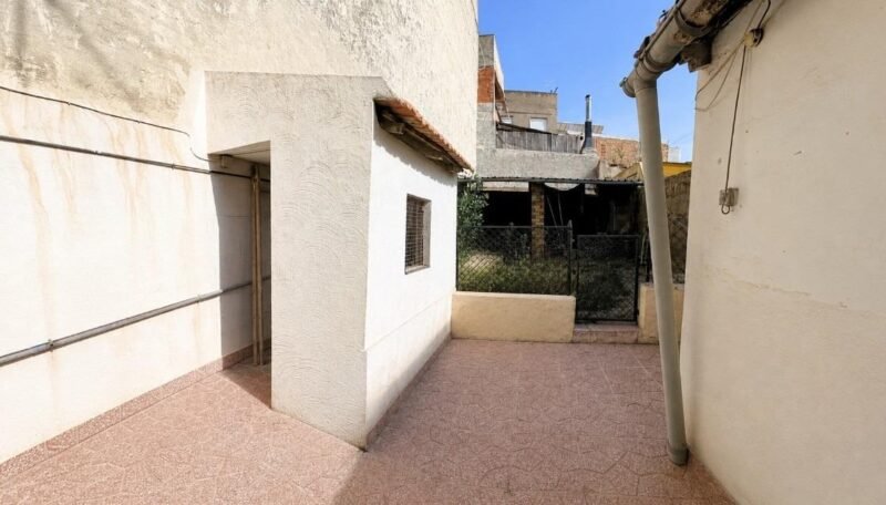 CASA A REFORMAR A MTS DE LA BIBLIOTECA EL PALMAR